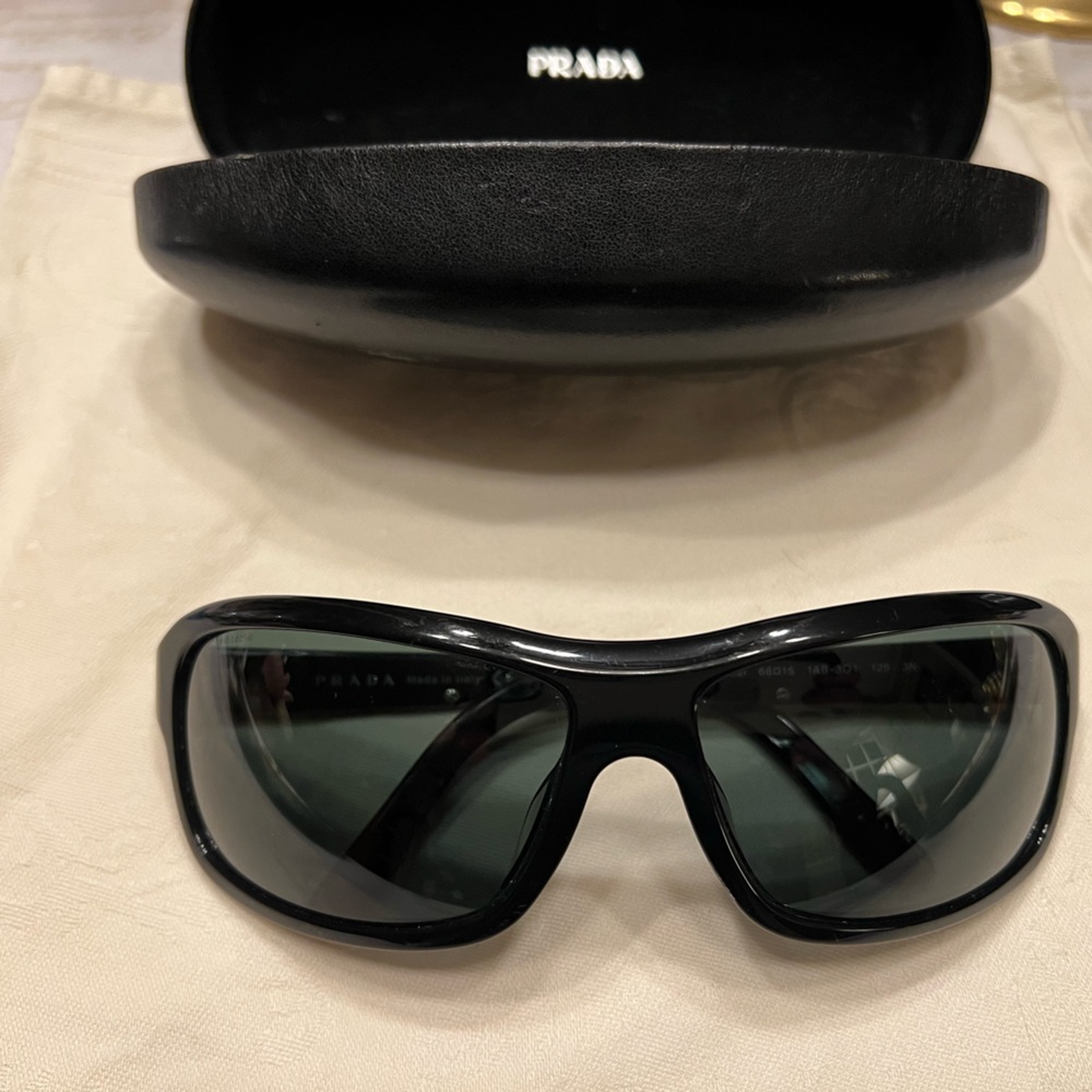 Sunglasses Prada Black